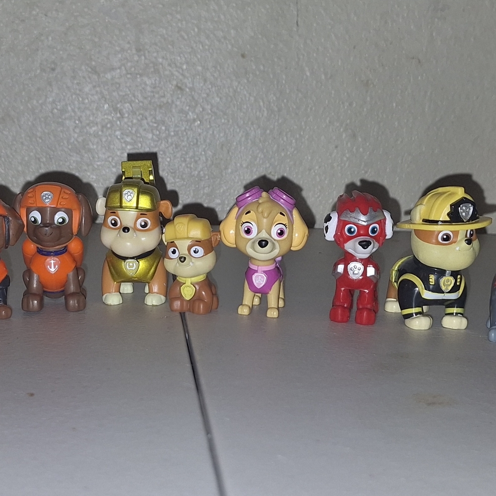 Paw Patrol Mini Character Pack - Orange, Gold, Pink, Red, Black, Brown